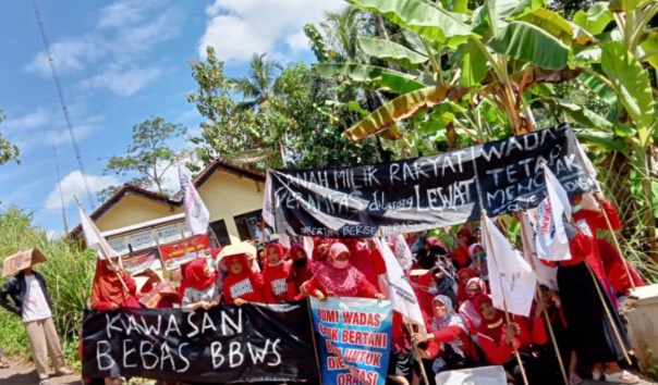 Meninjau Kembali Pembangunan Melalui Perspektif Ekofeminisme