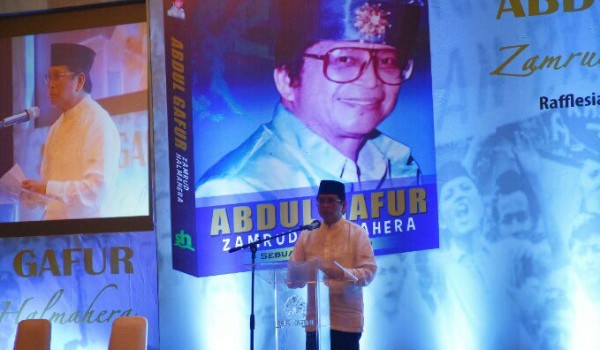 Kilas Balik: Abdul Gafur Mendapat Kartu Kuning di Kongres Bahasa Indonesia